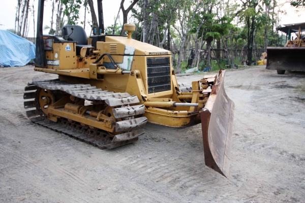 ขายรถแทรคเตอร์ MITSUBISHI BD2G ติดต่อ 086-775-7900