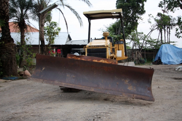 ขายรถแทรคเตอร์ MITSUBISHI BD2G ติดต่อ 086-775-7900