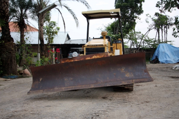 ขายรถแทรคเตอร์ MITSUBISHI BD2G ติดต่อ 086-775-7900