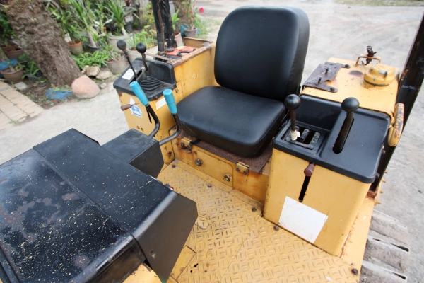 ขายรถแทรคเตอร์ MITSUBISHI BD2G ติดต่อ 086-775-7900