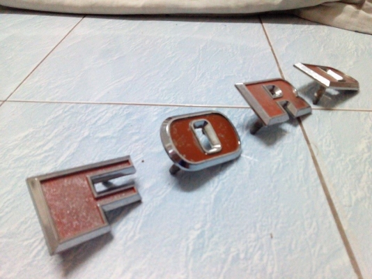 ขออนุญาติขาย  โลโก ford แท้ติดรถ