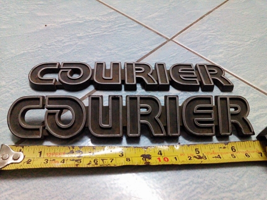 ขออนุญาติขาย  โลโกกะบะหรือแวน ford คูเรียแท้ติดรถ