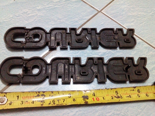 ขออนุญาติขาย  โลโกกะบะหรือแวน ford คูเรียแท้ติดรถ