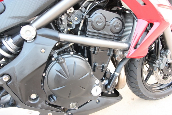 ขาย ER6N 650 ปี2009 ทะเบียนพร้อมโอน มือเดียว