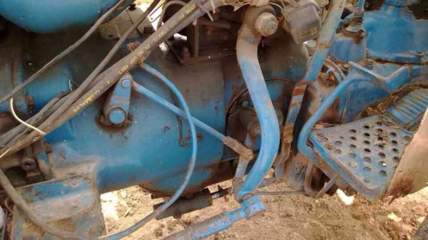 ขายรถไถ Ford รุ่นรวงข้าว รถใช้งานได้ปกติ เครื่องเดิม เอกสารสัญญาซื้อขาย