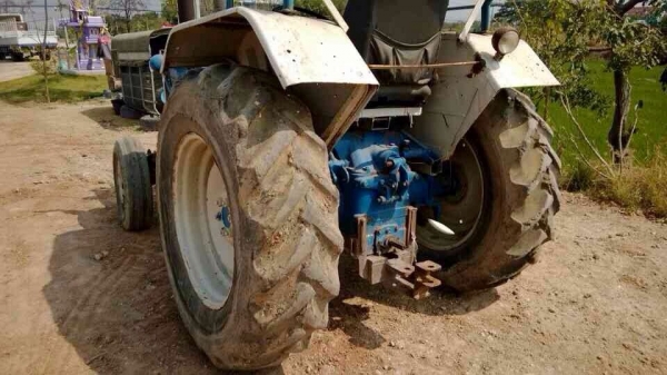 ขายรถไถ Ford รุ่นรวงข้าว รถใช้งานได้ปกติ เครื่องเดิม เอกสารสัญญาซื้อขาย