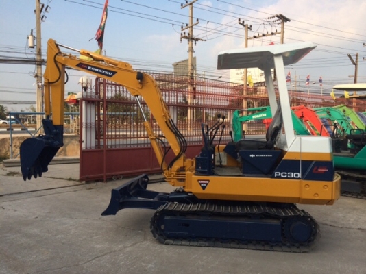 รถขุด KOMATSU PC30-6  มือสอง นำเข้าจากญี่ปุ่น สภาพสวย พร้อมใช้งาน