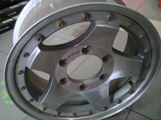 MADE IN JAPAN BERG-S  R15X6.5 ET25 6/139 ล้อ2ชิ้นแท้เดิมหายากครับ1ชุด