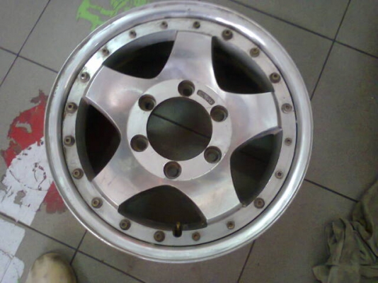 MADE IN JAPAN BERG-S  R15X6.5 ET25 6/139 ล้อ2ชิ้นแท้เดิมหายากครับ1ชุด