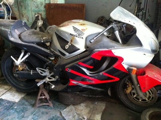 ขายถูก cbr600f4i ไม่มีเครื่อง 25000!!!!