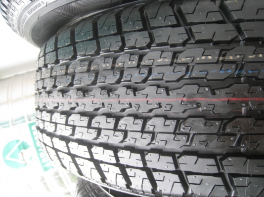 ขายล้อแม็กป้ายแดง All new Isuzu d-max 17"x7" et33 6รู139.7 + ยางผลิตสัปดาห์ที่32 ปี13 สนใจติดต่อเล็กคลองสามครับ (081-3747940)