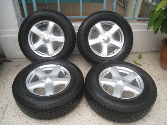 ขายล้อแม็กป้ายแดง All new Isuzu d-max 17"x7" et33 6รู139.7 + ยางผลิตสัปดาห์ที่32 ปี13 สนใจติดต่อเล็กคลองสามครับ (081-3747940)