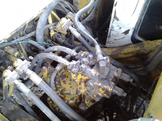 KOMATSU PC 200 รุ่น5 เครื่องดีเอวแน่นเครื่องเดิมไฟฟ้ามีอยากขายด่วนขายแค่660000บาท KOMATSU PC 200 รุ่น5 เครื่องดีเอวแน่นเครื่องเดิมไฟฟ้ามีอยากขายด่วนขายแค่660000บาท