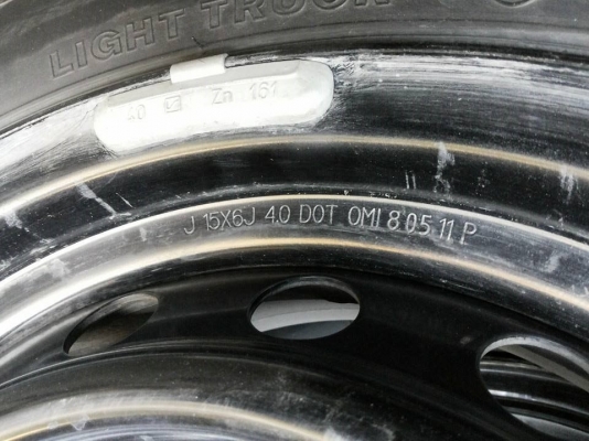 ล้อกระทะ รถตู้ commuter พร้อมยาง สภาพดี