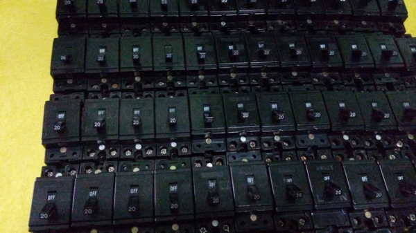 ขายเบรกเกอร์ขนาด 20 A ราคาถูกๆเลยครับ