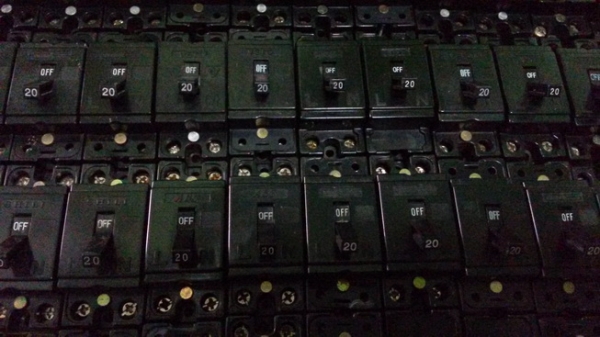 ขายเบรกเกอร์ขนาด 20 A ราคาถูกๆเลยครับ