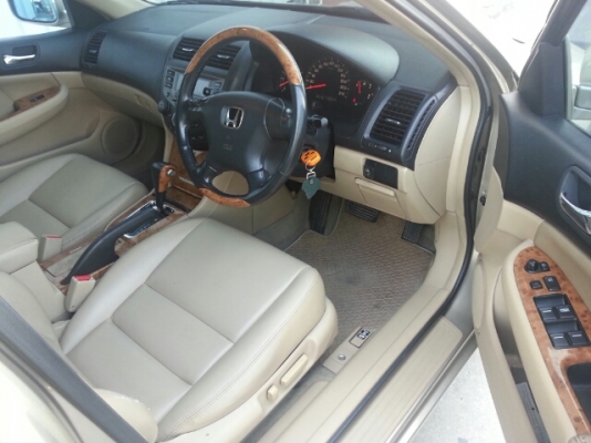 ขายรถสวย ปี03 ตัวท็อป พร้อมใช้ไม่ต้องซ่อม