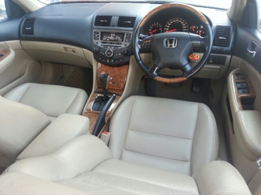 ขายรถสวย ปี03 ตัวท็อป พร้อมใช้ไม่ต้องซ่อม