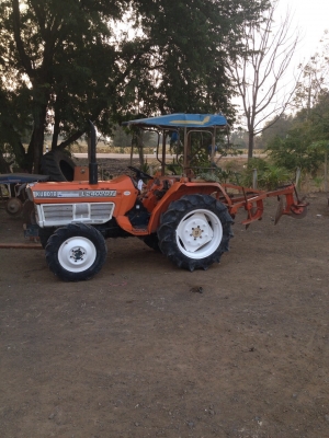 ขายคูโบต้าL2402 พร้อมผาน3 สภาพเดิมๆ สนใจติดต่อ088-4267077จัดส่งระยองคับ