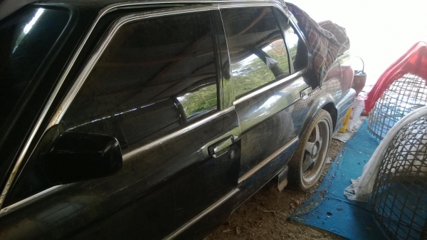 ขายด่วน BMW E30 ตามสภาพ อยากได้อะไรก็ขาย