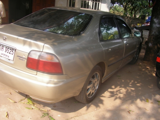 ขาย HONDA แอคครอดไฟท้อย 2ก้อน ปี39 เกียร์ออโต เครื่องวีเทค ล้อแมก เครื่องเล่นโซนี