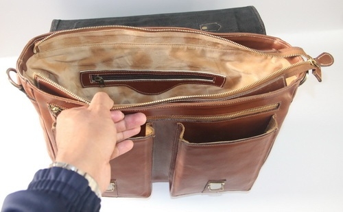 กระเป๋าหนังแท้ เย็บเสร็จหมาดๆ กระเป๋าหนังแท้ เย็บเสร็จหมาดๆ