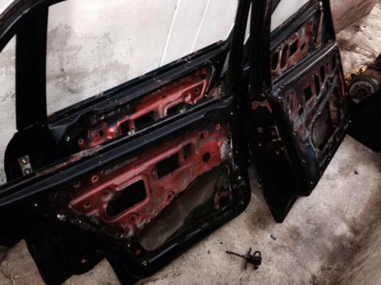 ขายโครงประตูเปล่า bmw e30 จำนวน4บาน ตัวละ500บาท สภาพดีไม่ผุทรงดีไม่มีบุบ รวม2400บาท โทร0875077464โส กทม