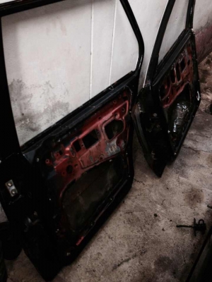 ขายโครงประตูเปล่า bmw e30 จำนวน4บาน ตัวละ500บาท สภาพดีไม่ผุทรงดีไม่มีบุบ รวม2400บาท โทร0875077464โส กทม