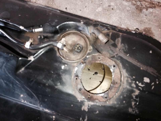 ขายถังน้ำมัน พร้อมตัววัดระดับน้ำมัน bmw e30 สภาพดี ในถังไม่มีสนิม แต่มีบุบนิดหน่อยดูตรงรูปสุดท้าย ราคา900บาท โทร0875077464โส กทม