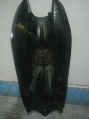 ขายถังนํ้ามันครับ ถังyl2  กับถังฮอนด้า วิงสวยๆไม่ผุครับ