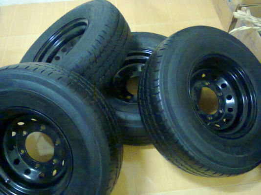 ล้อถอดรถยึดกระบะบรรทุก14 เพลาลอย 6รูพร้อมยางXCD 215R14 1ชุดเหมาๆ