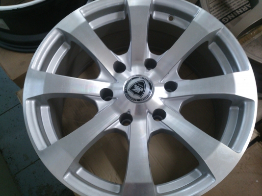 ขายแม็กใหม่ล้างสต๊อก มีทั้งขอบ15, 16, 17  มีทั้ง 4รู100/114 ,5รู100/114 และ6รู139.7 จำนวน 45 ชุด ราคา6500/ชุด  (ไม่มีตำหนิ) มาก่อนเลือกก่อน ราคาคุยกันได้ (มีจำนวนจำกัด)