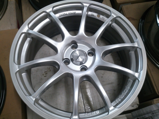 ขายแม็กใหม่ล้างสต๊อก มีทั้งขอบ15, 16, 17  มีทั้ง 4รู100/114 ,5รู100/114 และ6รู139.7 จำนวน 45 ชุด ราคา6500/ชุด  (ไม่มีตำหนิ) มาก่อนเลือกก่อน ราคาคุยกันได้ (มีจำนวนจำกัด)