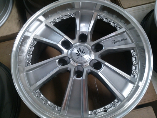 ขายแม็กใหม่ล้างสต๊อก มีทั้งขอบ15, 16, 17  มีทั้ง 4รู100/114 ,5รู100/114 และ6รู139.7 จำนวน 45 ชุด ราคา6500/ชุด  (ไม่มีตำหนิ) มาก่อนเลือกก่อน ราคาคุยกันได้ (มีจำนวนจำกัด)