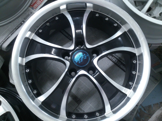 ขายแม็กใหม่ล้างสต๊อก มีทั้งขอบ15, 16, 17  มีทั้ง 4รู100/114 ,5รู100/114 และ6รู139.7 จำนวน 45 ชุด ราคา6500/ชุด  (ไม่มีตำหนิ) มาก่อนเลือกก่อน ราคาคุยกันได้ (มีจำนวนจำกัด)