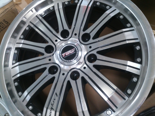 ขายแม็กใหม่ล้างสต๊อก มีทั้งขอบ15, 16, 17  มีทั้ง 4รู100/114 ,5รู100/114 และ6รู139.7 จำนวน 45 ชุด ราคา6500/ชุด  (ไม่มีตำหนิ) มาก่อนเลือกก่อน ราคาคุยกันได้ (มีจำนวนจำกัด)