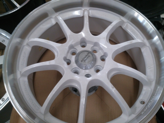 ขายแม็กใหม่ล้างสต๊อก มีทั้งขอบ15, 16, 17  มีทั้ง 4รู100/114 ,5รู100/114 และ6รู139.7 จำนวน 45 ชุด ราคา6500/ชุด  (ไม่มีตำหนิ) มาก่อนเลือกก่อน ราคาคุยกันได้ (มีจำนวนจำกัด)