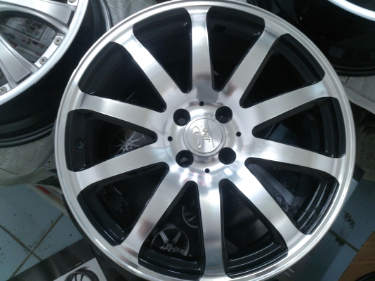 ขายแม็กใหม่ล้างสต๊อก มีทั้งขอบ15, 16, 17  มีทั้ง 4รู100/114 ,5รู100/114 และ6รู139.7 จำนวน 45 ชุด ราคา6500/ชุด  (ไม่มีตำหนิ) มาก่อนเลือกก่อน ราคาคุยกันได้ (มีจำนวนจำกัด)