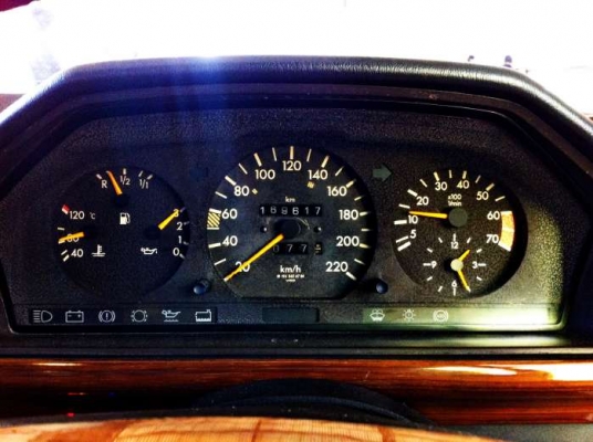 BENZ W124 ออฟชั่นของ CODE C ใช้น้อย สภาพดีมาก BENZ W124 ออฟชั่นของ CODE C ใช้น้อย สภาพดีมาก