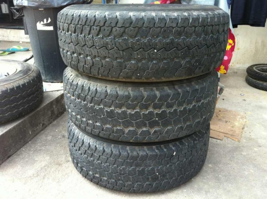 ยางกู๊ดเยียร์ 225 70 r15 มี 3 เส้น ราคาเส้นละ 600 บาท ต่อรองได้