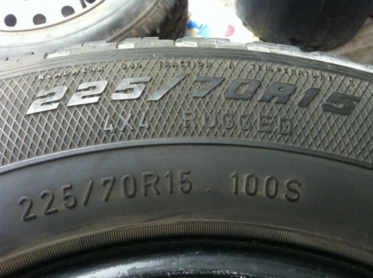 ยางกู๊ดเยียร์ 225 70 r15 มี 3 เส้น ราคาเส้นละ 600 บาท ต่อรองได้