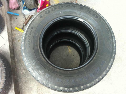 ยางกู๊ดเยียร์ 225 70 r15 มี 3 เส้น ราคาเส้นละ 600 บาท ต่อรองได้