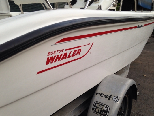 เรือ BOSTON  WHALER  dauntless16 เรือที่ไม่มีวันจม สุดยอดความปลอดภัย