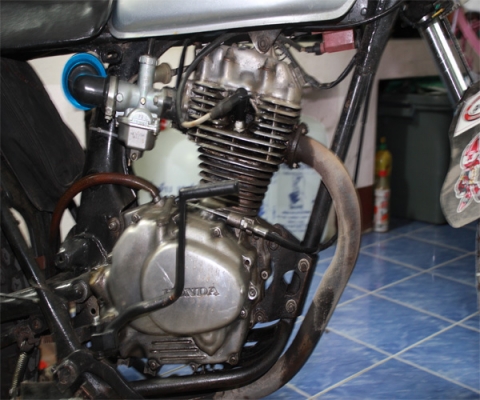 Honda XL เเทรกเกอร์