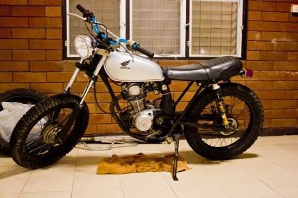 Honda XL เเทรกเกอร์