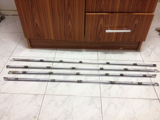 ขายคิ้วโครเมียมขอบกระจกประตู BMW e30 จำนวน4ชิ้น สภาพสวยคับมีรอยยิ้มชิ้นเดียวคับ ราคา1500บาท โทร0875077464โส กทม