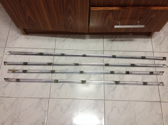 ขายคิ้วโครเมียมขอบกระจกประตู BMW e30 จำนวน4ชิ้น สภาพสวยคับมีรอยยิ้มชิ้นเดียวคับ ราคา1500บาท โทร0875077464โส กทม