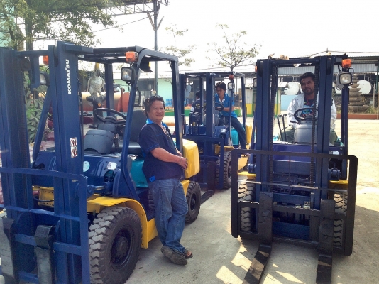 ส่งรถลูกค้าจังหวัดราชบุรี KOMATSU FD25-14 ซื้อ3คัน สนใจรุ่นเดียวกันติดต่อ083-062-0223 ส่งรถลูกค้าจังหวัดราชบุรี KOMATSU FD25-14 ซื้อ3คัน สนใจรุ่นเดียวกันติดต่อ083-062-0223