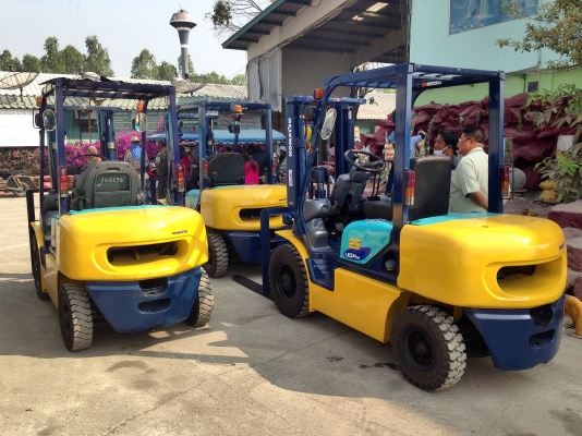 ส่งรถลูกค้าจังหวัดราชบุรี KOMATSU FD25-14 ซื้อ3คัน สนใจรุ่นเดียวกันติดต่อ083-062-0223 ส่งรถลูกค้าจังหวัดราชบุรี KOMATSU FD25-14 ซื้อ3คัน สนใจรุ่นเดียวกันติดต่อ083-062-0223