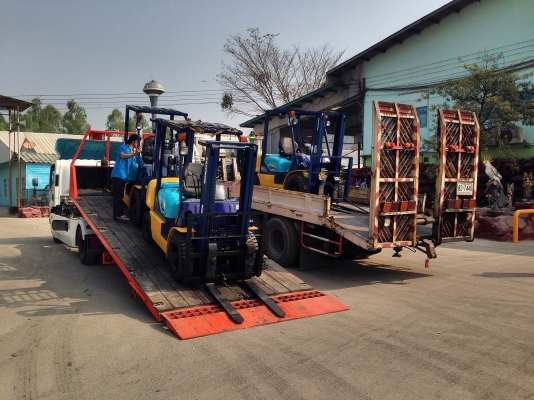 ส่งรถลูกค้าจังหวัดราชบุรี KOMATSU FD25-14 ซื้อ3คัน สนใจรุ่นเดียวกันติดต่อ083-062-0223